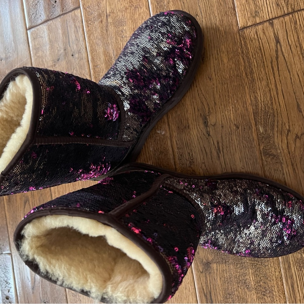 Ladies Ugg boots like new size 7